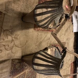 J Renee Fancy Shoes 10.5; silver
